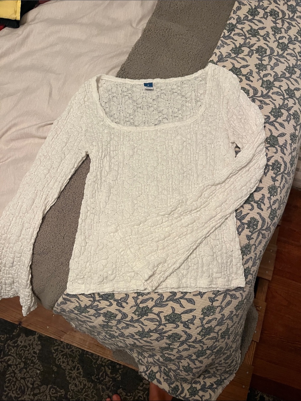 Old navy boho Lacey long sleeve fitted top with flowy sleeves